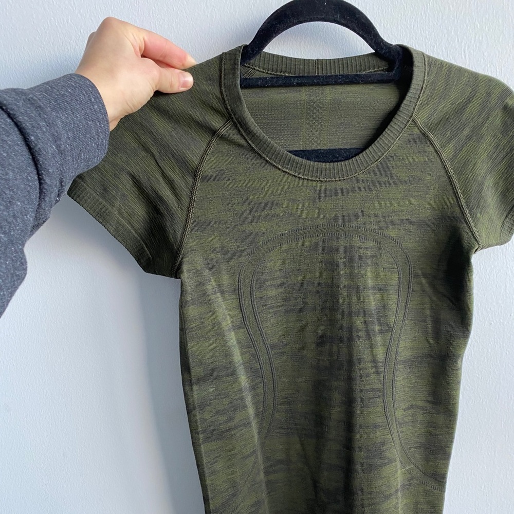 Lululemon size 4 running shirt